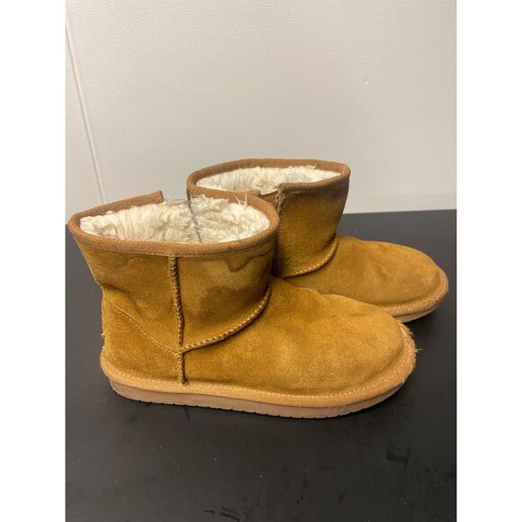Koolaburra By UGG Tan Short Side Zipper Size 2 SKU 2074 - Picture 2 of 5